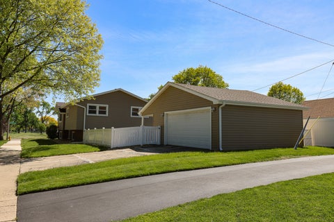 Tiny photo for 500 N Westwood Avenue, Lombard, IL 60148 (MLS # 12762072)