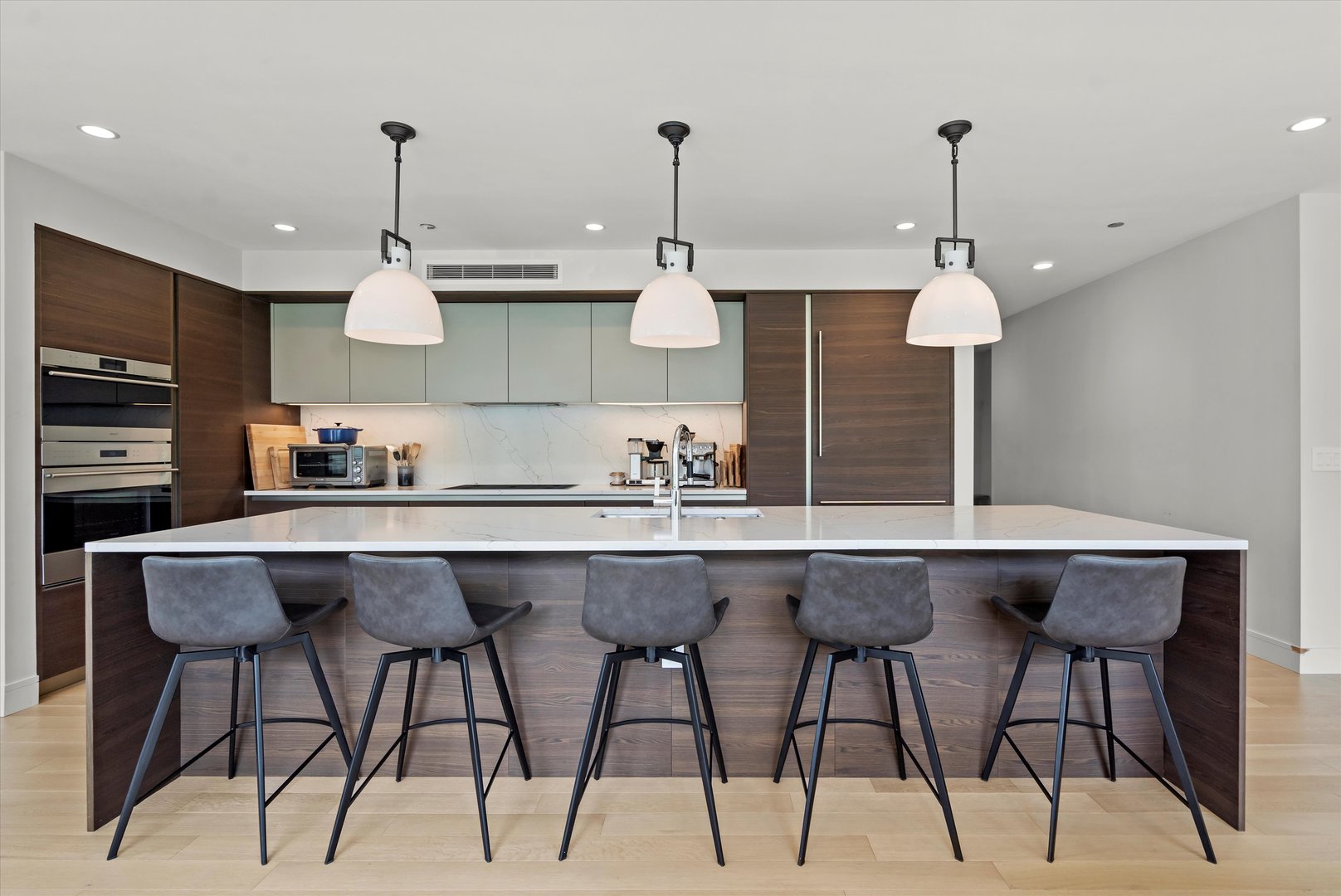 366 W Superior Street 302