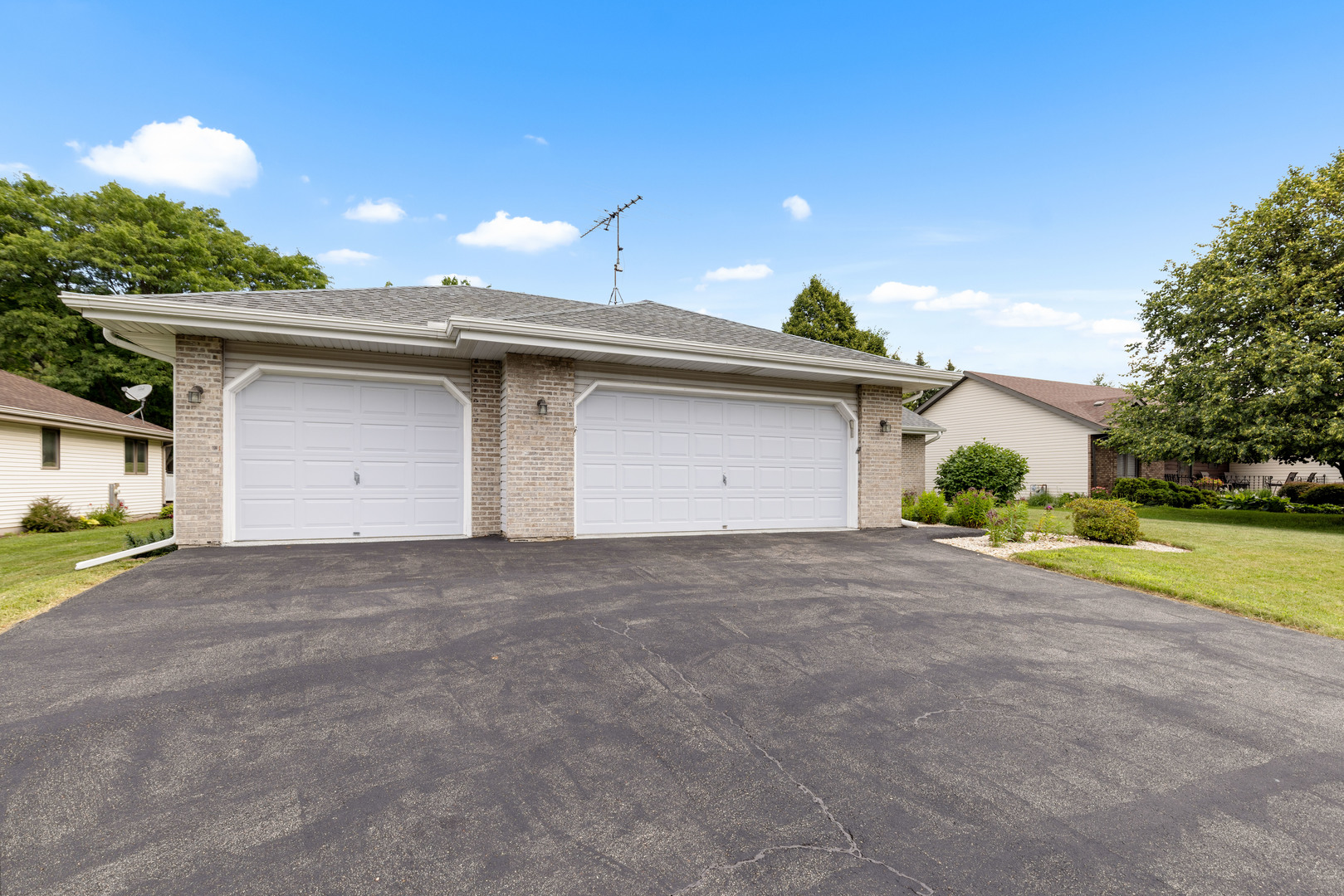 7578 DERBY CLOSE