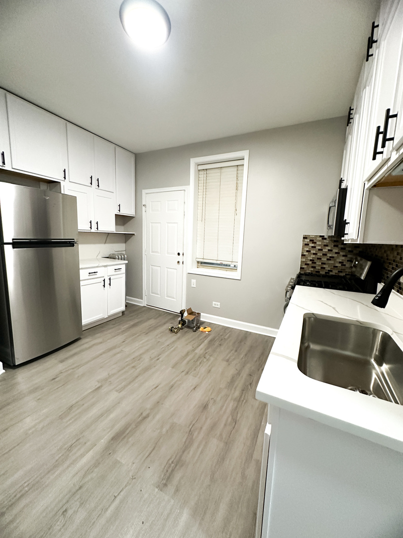 7233 N Damen Avenue 2