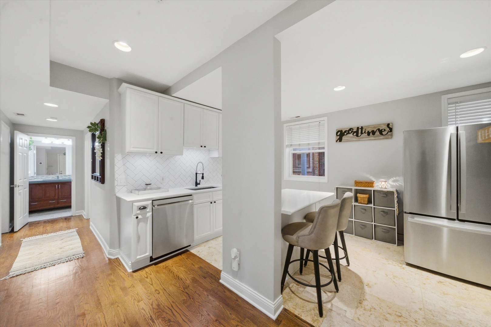 5953 N WINTHROP Avenue 1E