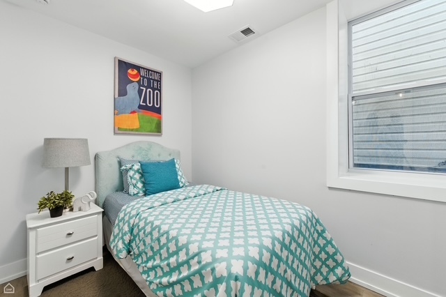 Chicago, Illinois 60618, United States, 3 Bedrooms Bedrooms, ,1 BathroomBathrooms,Residential,Active,207359