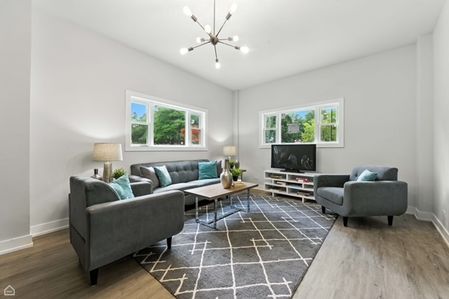 2901 N Sacramento Avenue 1