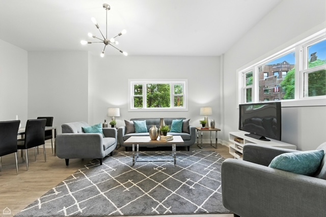 2901 N Sacramento Avenue 1