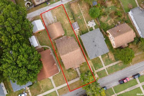 Tiny photo for 2120 LOGAN Street, Murphysboro, IL 62966 (MLS # EB459852)