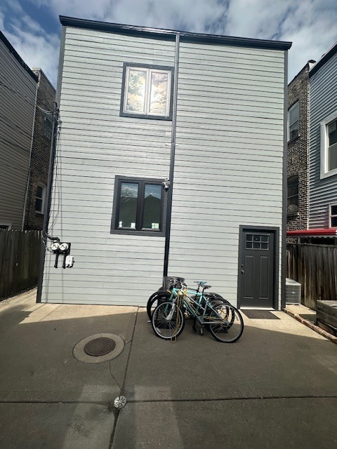 3023 W Wellington Avenue