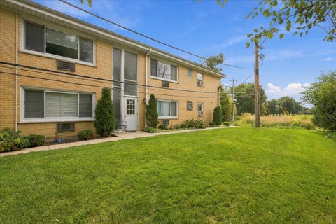 Tiny photo for 954 Shermer Road #15, Glenview, IL 60025 (MLS # 12760568)