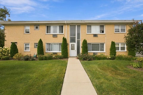 Photo of 954 Shermer Road #15, Glenview, IL 60025 (MLS # 12760568)