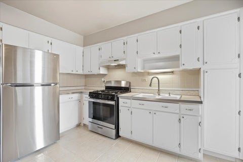 Tiny photo for 954 Shermer Road #15, Glenview, IL 60025 (MLS # 12760568)