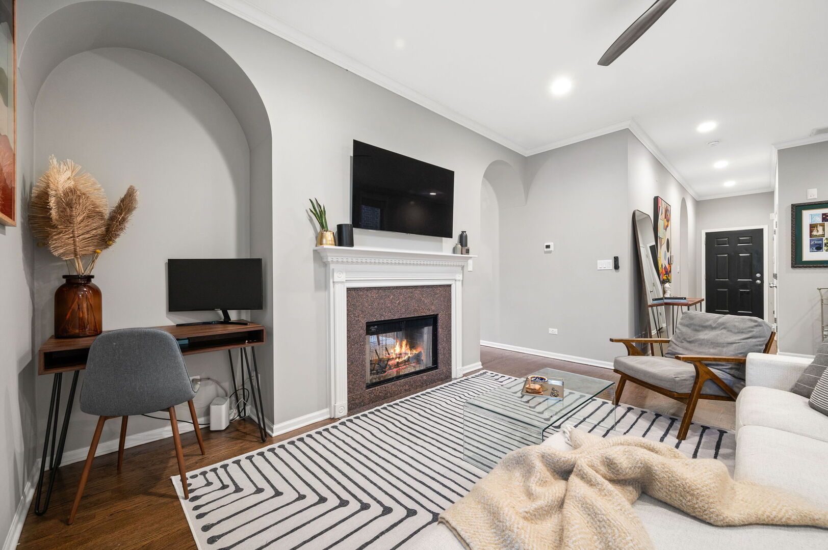 1225 W Carmen Avenue 1N