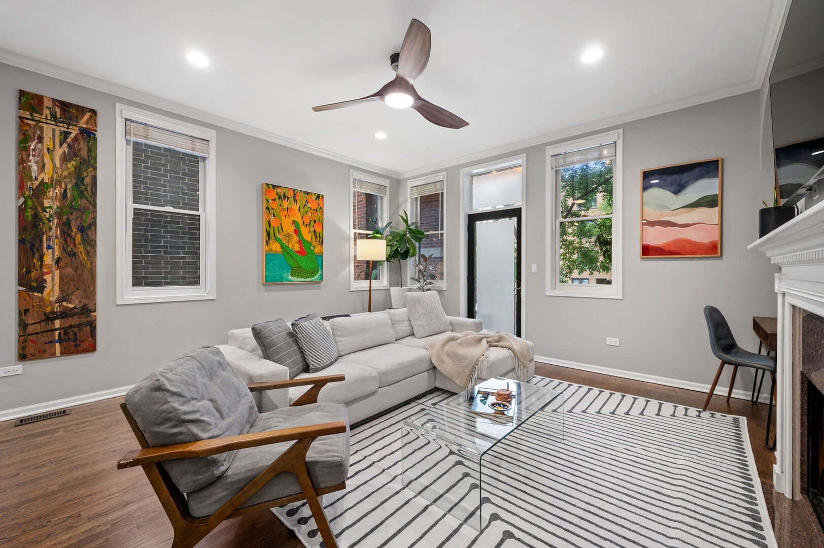 1225 W Carmen Avenue 1N