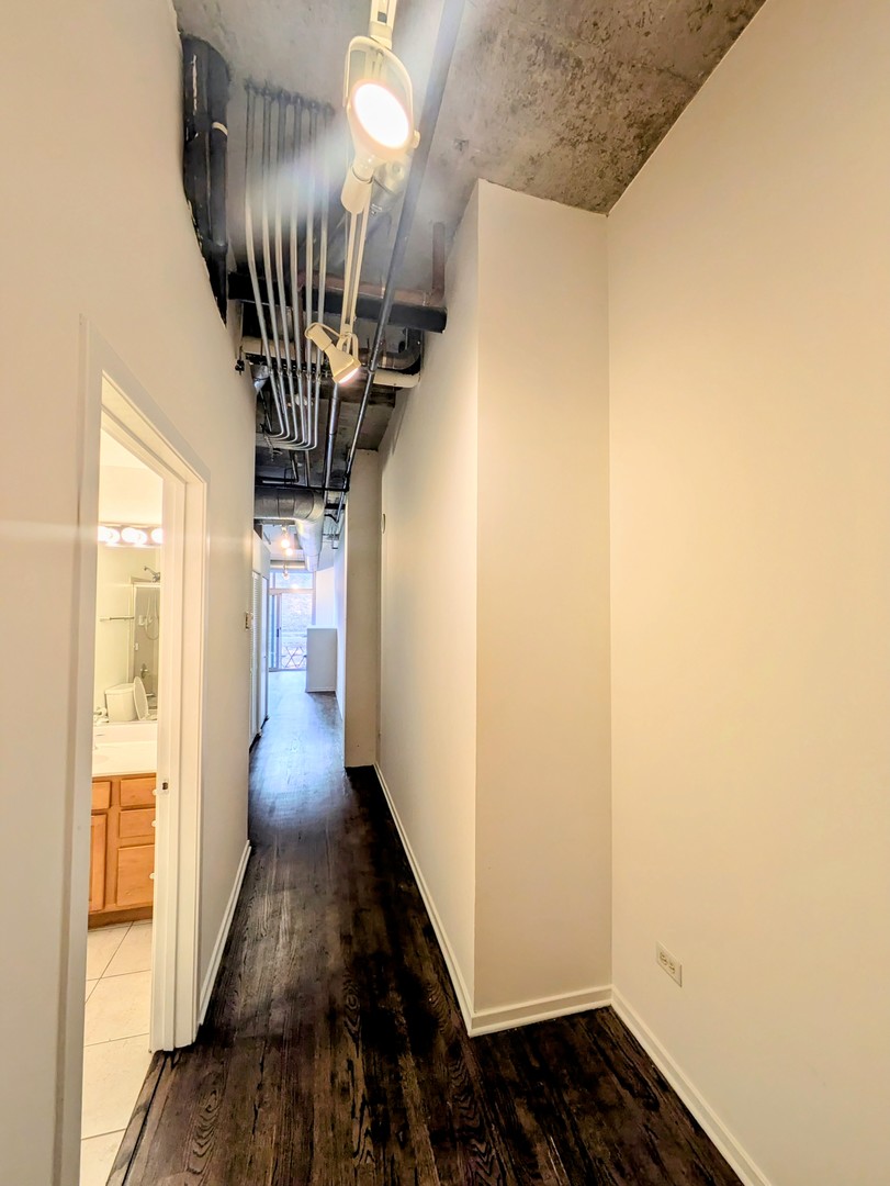 933 W VAN BUREN Street 825