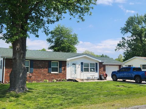 Photo of 911 N Sunset Drive, Pinckneyville, IL 62274 (MLS # 12637394)