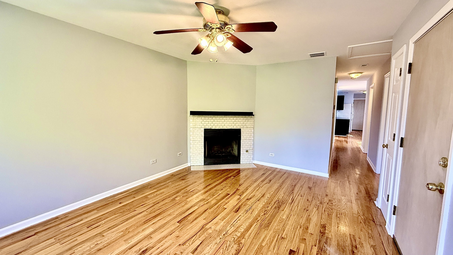 1078 N HERMITAGE Avenue 3