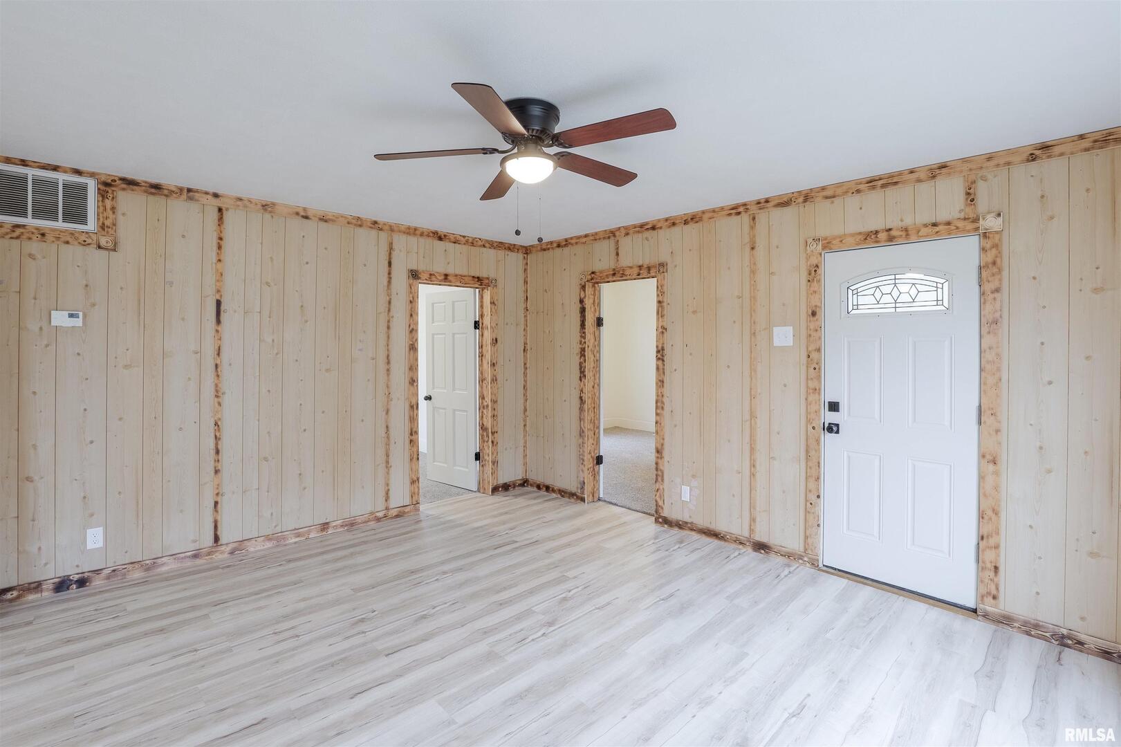 506 W POPLAR Street