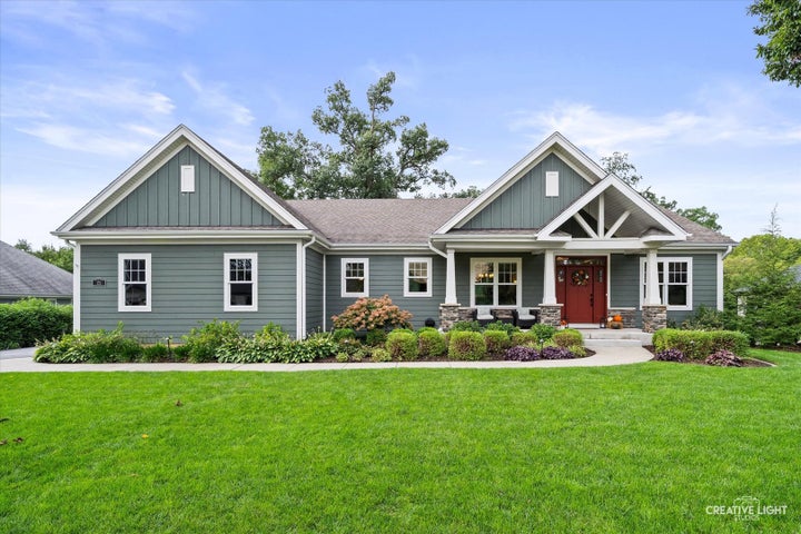 Photo 1 of 34 — 25 Retreat Court, South Elgin, IL 60124