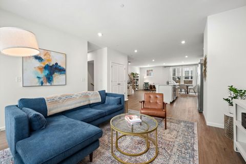 Tiny photo for 137 Yorktown Court, Libertyville, IL 60048 (MLS # 12623993)