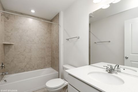 Tiny photo for 137 Yorktown Court, Libertyville, IL 60048 (MLS # 12623993)