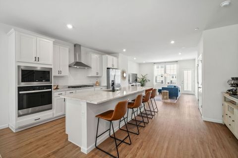 Tiny photo for 137 Yorktown Court, Libertyville, IL 60048 (MLS # 12623993)