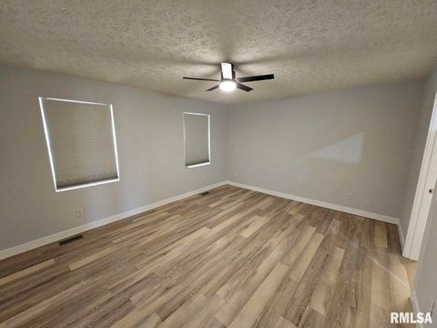 Tiny photo for 10457 N Puckett Lane, Mt Vernon, IL 62864 (MLS # EB457319)