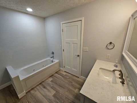 Tiny photo for 10457 N Puckett Lane, Mt Vernon, IL 62864 (MLS # EB457319)