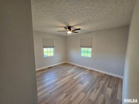 Tiny photo for 10457 N Puckett Lane, Mt Vernon, IL 62864 (MLS # EB457319)