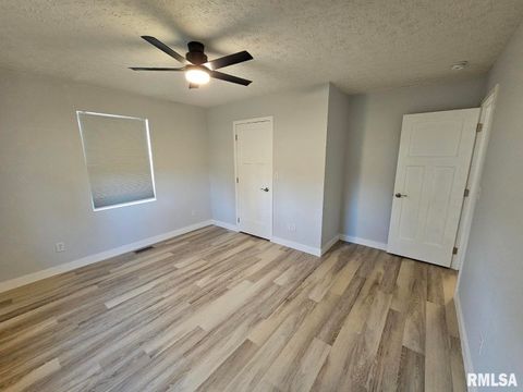 Tiny photo for 10457 N Puckett Lane, Mt Vernon, IL 62864 (MLS # EB457319)