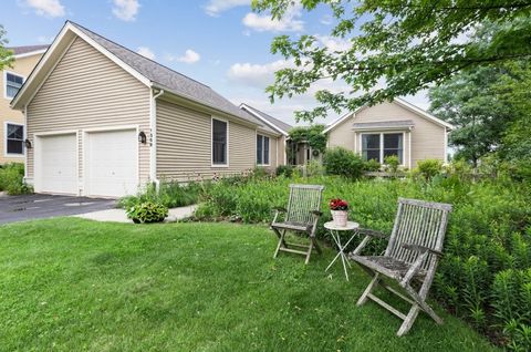 Photo of 1369 Calamus Lane, Grayslake, IL 60030 (MLS # 12649042)