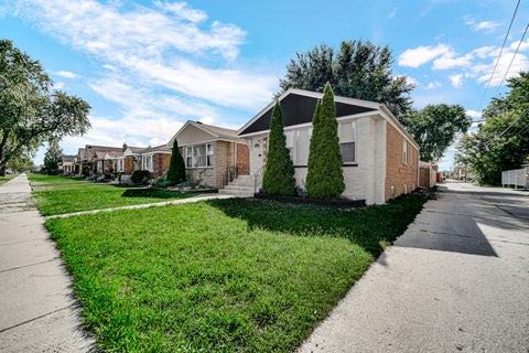 Photo of 7914 S Richmond Street, Chicago, IL 60652 (MLS # 12751625)