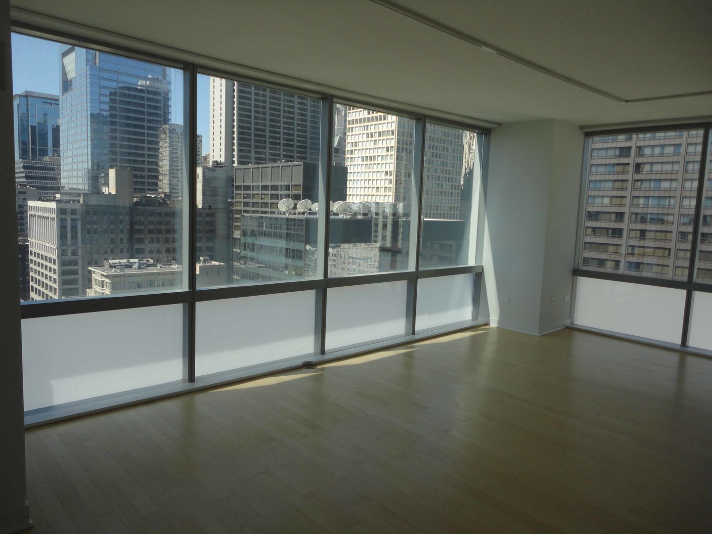 8 E Randolph Street 2208