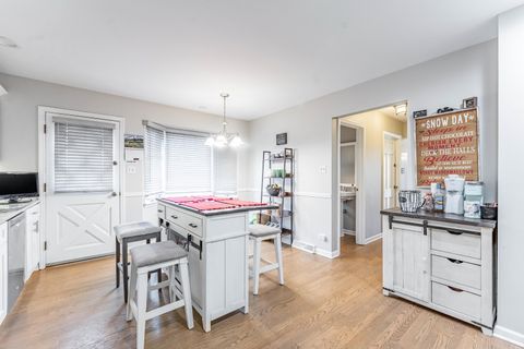 Tiny photo for 10908 S Kilbourn Avenue, Oak Lawn, IL 60453 (MLS # 12587784)