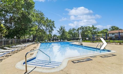 Tiny photo for 10 Waterbury Lane #M2, Schaumburg, IL 60193 (MLS # 12597209)