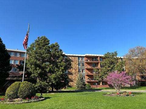 Photo of 18 E Old Willow Road #419N, Prospect Heights, IL 60070 (MLS # 12587833)