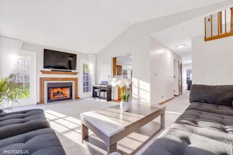 Tiny photo for 103 N Sterling Heights Road, Vernon Hills, IL 60061 (MLS # 12639240)