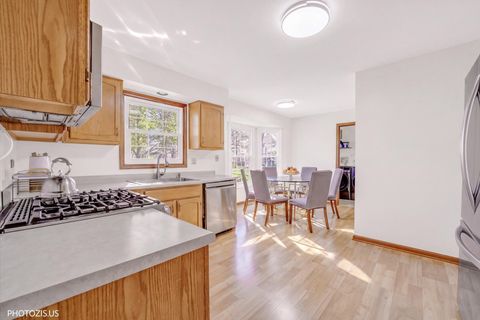 Tiny photo for 103 N Sterling Heights Road, Vernon Hills, IL 60061 (MLS # 12639240)