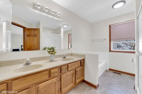 Tiny photo for 103 N Sterling Heights Road, Vernon Hills, IL 60061 (MLS # 12639240)