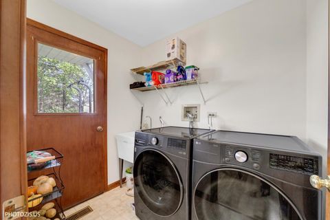 Tiny photo for 103 N Sterling Heights Road, Vernon Hills, IL 60061 (MLS # 12639240)