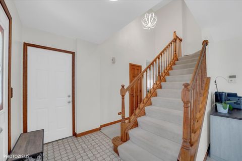 Tiny photo for 103 N Sterling Heights Road, Vernon Hills, IL 60061 (MLS # 12639240)