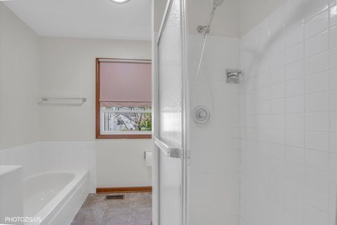 Tiny photo for 103 N Sterling Heights Road, Vernon Hills, IL 60061 (MLS # 12639240)