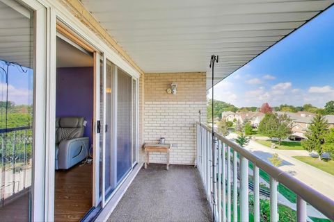 Tiny photo for 440 E Montrose Avenue #402, Wood Dale, IL 60191 (MLS # 12496208)