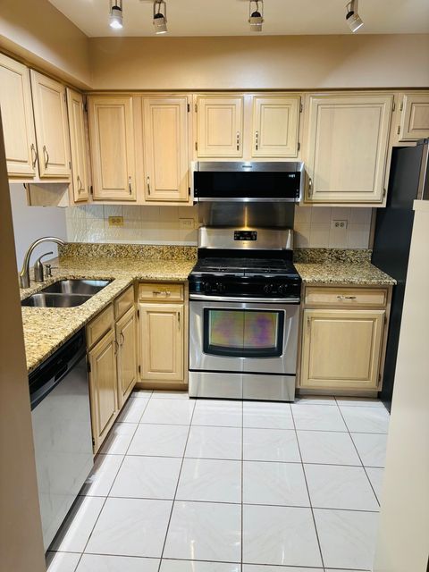 Tiny photo for 440 E Montrose Avenue #402, Wood Dale, IL 60191 (MLS # 12496208)