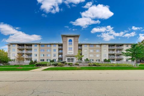 Photo of 440 E Montrose Avenue #402, Wood Dale, IL 60191 (MLS # 12496208) Photo of 440 E Montrose Avenue #402, Wood Dale, IL 60191 (MLS # 12496208)