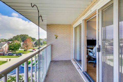 Tiny photo for 440 E Montrose Avenue #402, Wood Dale, IL 60191 (MLS # 12496208)