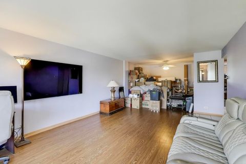 Tiny photo for 440 E Montrose Avenue #402, Wood Dale, IL 60191 (MLS # 12496208)