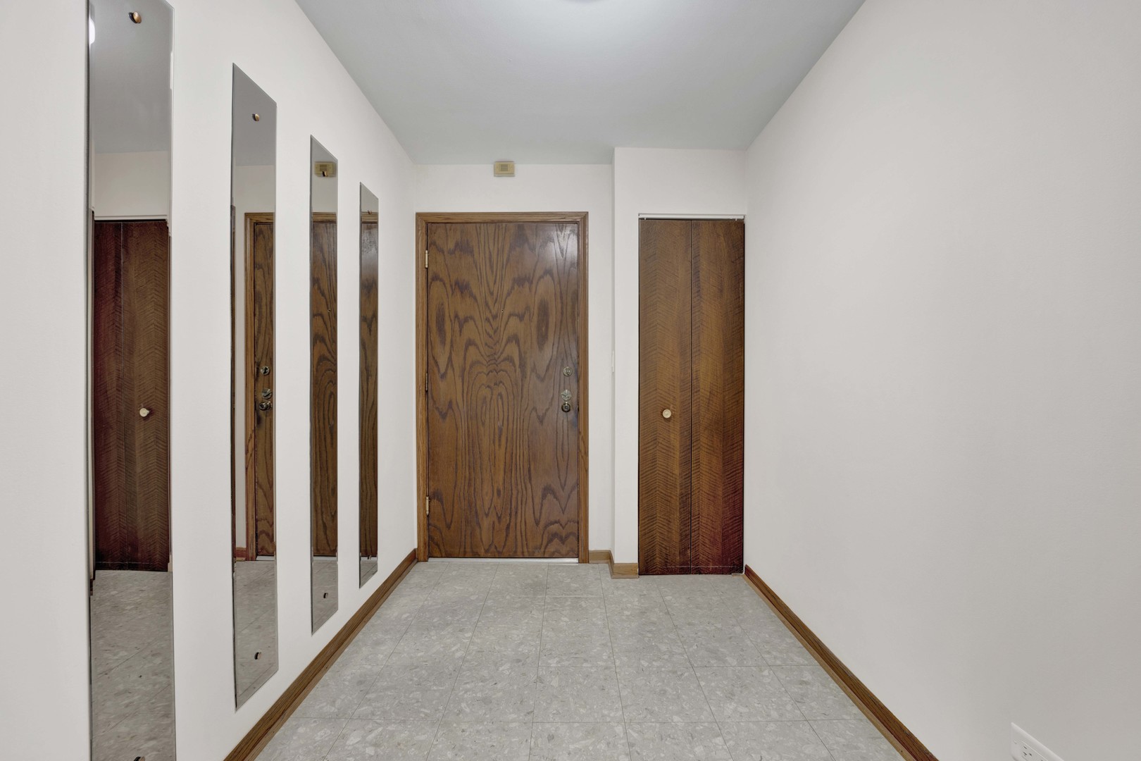 101 OLD OAK Drive 400A