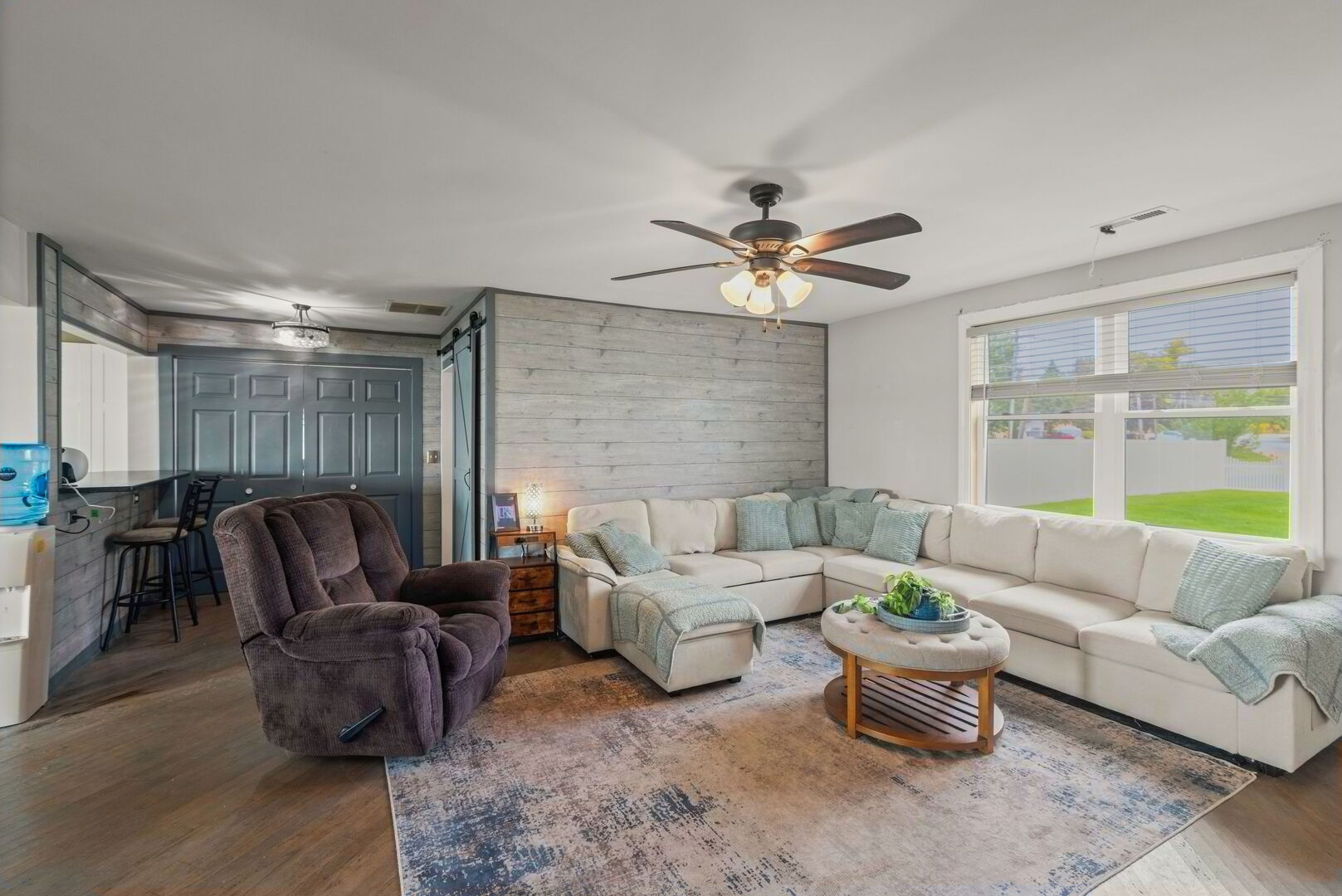 827 W Northeast Shore Drive