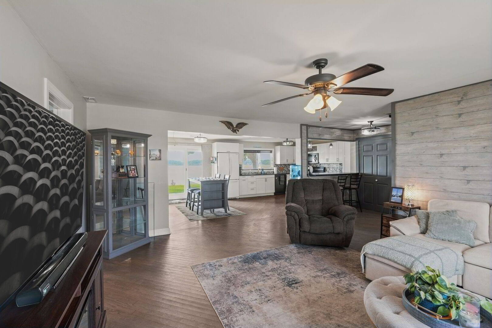 827 W Northeast Shore Drive