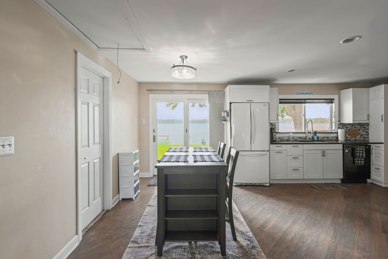 827 W Northeast Shore Drive