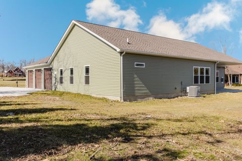 Tiny photo for 704 Jonathan Lane, Carterville, IL 62918 (MLS # 12577193)