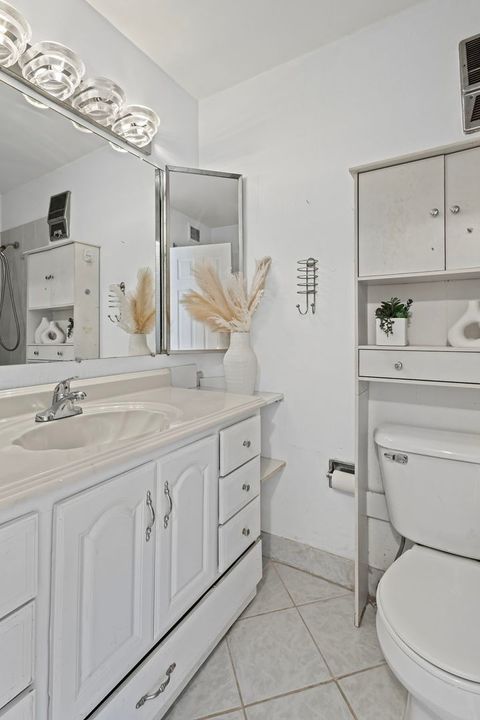 Tiny photo for 9001 Golf Road #5B, Des Plaines, IL 60016 (MLS # 12477442)